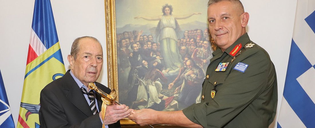Εθνικός Ευεργέτης για παράσημο: 23 εκ ευρώ και 60 αποβατικά στις Ένοπλες Δυνάμεις!