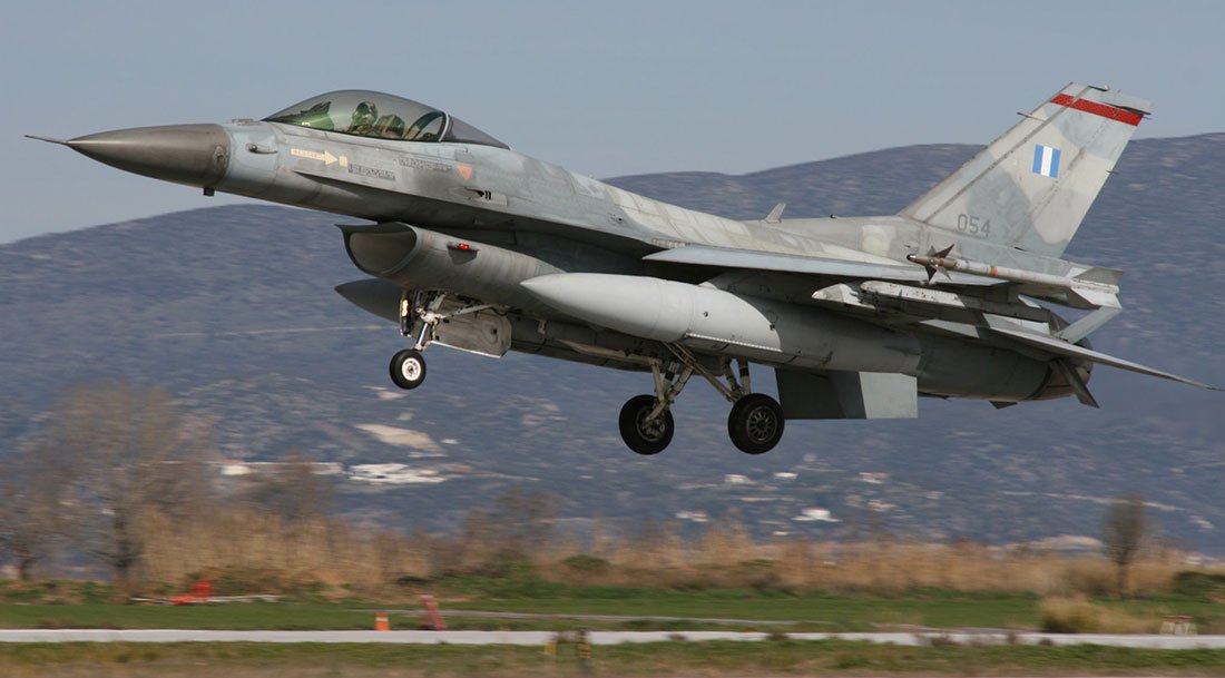 Διασταυρούμενα «πυρά» για το μέλλον των F-16 Block 50