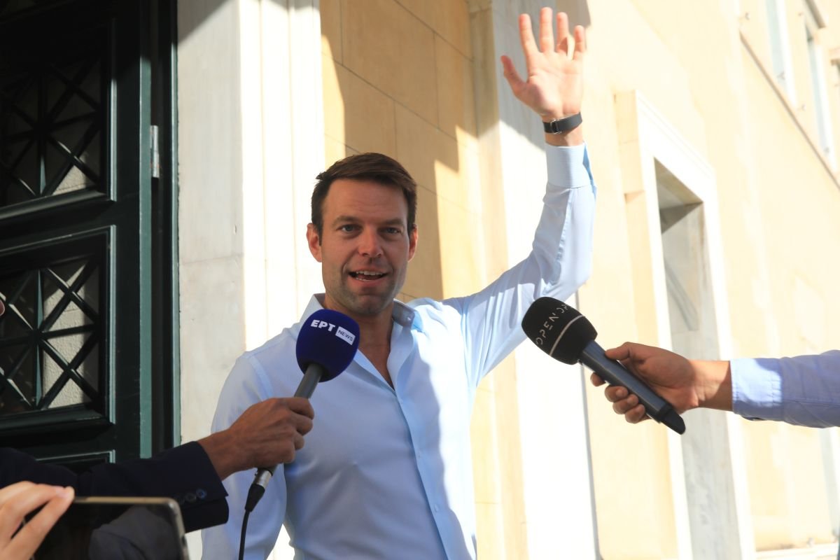 «Μαυροσκούφης» ο Κασσελάκης – Θα παρουσιαστεί στον Αυλώνα με την ΕΣΣΟ Μαρτίου (ΒΙΝΤΕΟ) [ΕΝΗΜΕΡΩΘΗΚΕ]