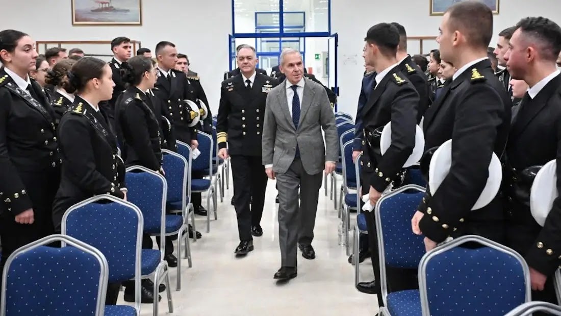 Δαβάκης: Eπανεξετάζεται το ύψος για εισαγωγή στις Στρατιωτικές Σχολές