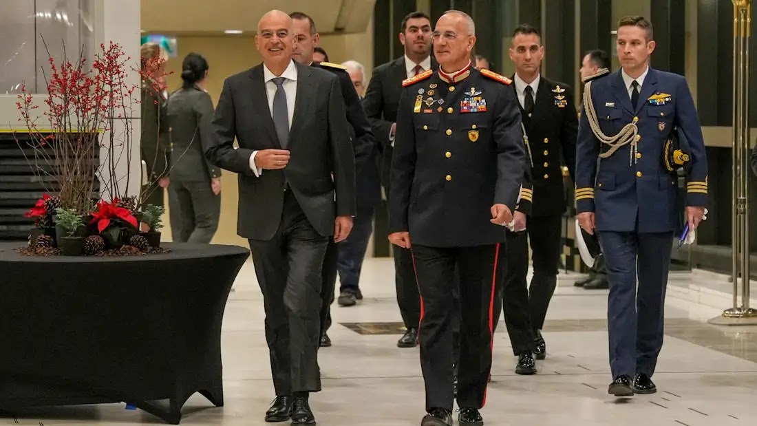 ΥΕΘΑ για παραιτήσεις: Μετά το μισθολόγιο ΕΔ γίνεται προσπάθεια για επιπρόσθετες οικονομικές αυξήσεις στο μέλλον