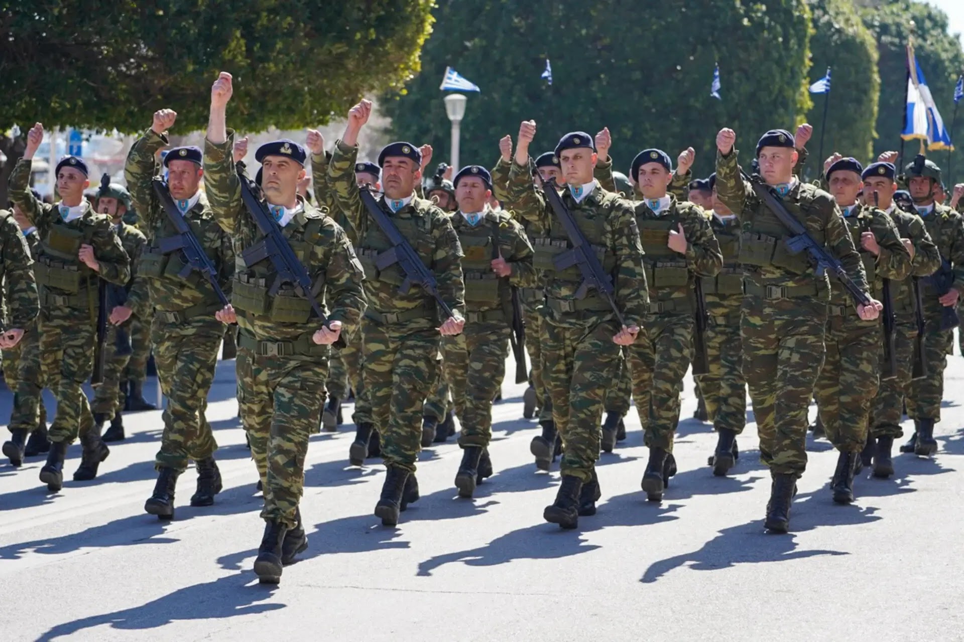 ΓΕΣ: Πως θα θα τεθούν σε αυτεπάγγελτη αποστρατεία Αξιωματικοί προέλευσης ΣΜΥ-ΕΜΘ
