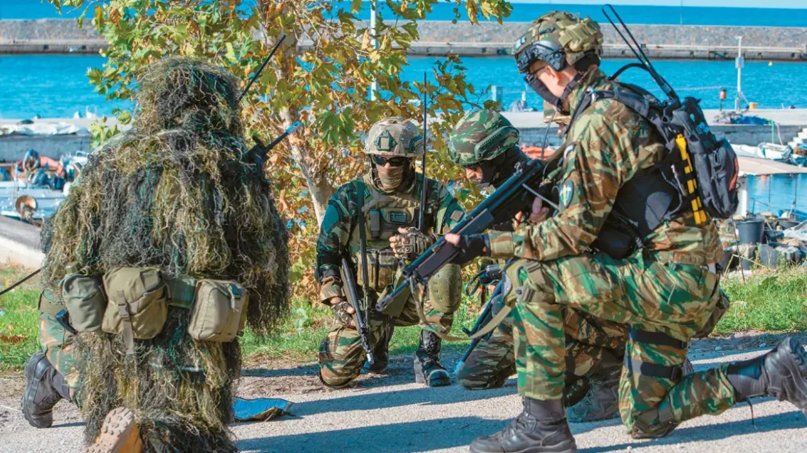 Κίνητρα με νέες παροχές σε Αξιωματικούς και σπουδαστές Στρατιωτικών Σχολών