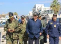 Στη Νάξο με την φρεγάτα «Κίμων» ο Δένδιας, με «χαλαρή» εμφάνιση και συνοδευόμενος από τους Αρχηγούς ΓΕ (ΦΩΤΟ)