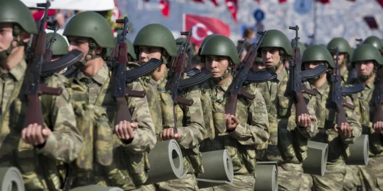 Τούρκοι Στρατιωτικοί: Γιατί τους πληρώνουν 3 φορές πάνω από τον λαό – Οι μισθοί και τα μπόνους σε Ελλάδα και Τουρκία